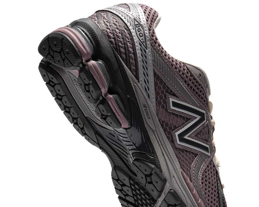 New Balance 860v2