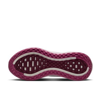 Vomero Plus Women's :Silt Red | Bordeaux