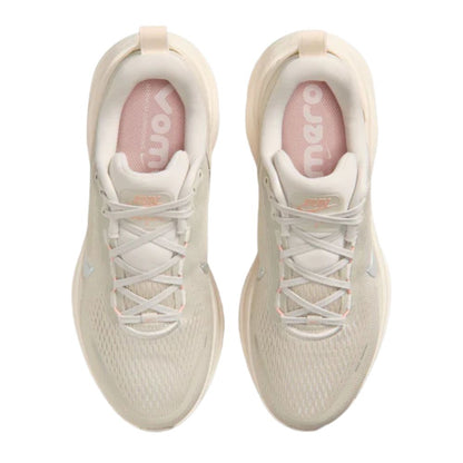 Vomero 18 Women's :Light Bone | Metallic Silver