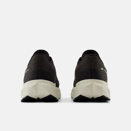 FuelCell Propel v5 (D) Men's :Black | Hot Mango